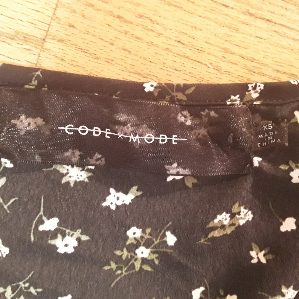 Code x Mode Floral Top - Picture 3 of 4